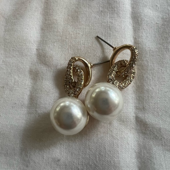 Elegant Pearl and Crystal Drop Earrings - Picture 6 of 6